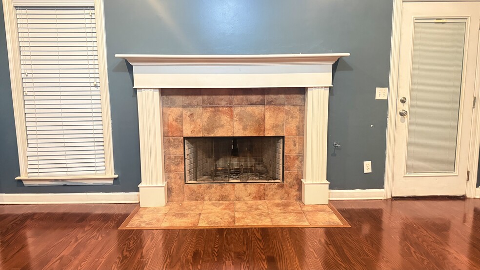 Building Photo - 635 Hampshire Dr