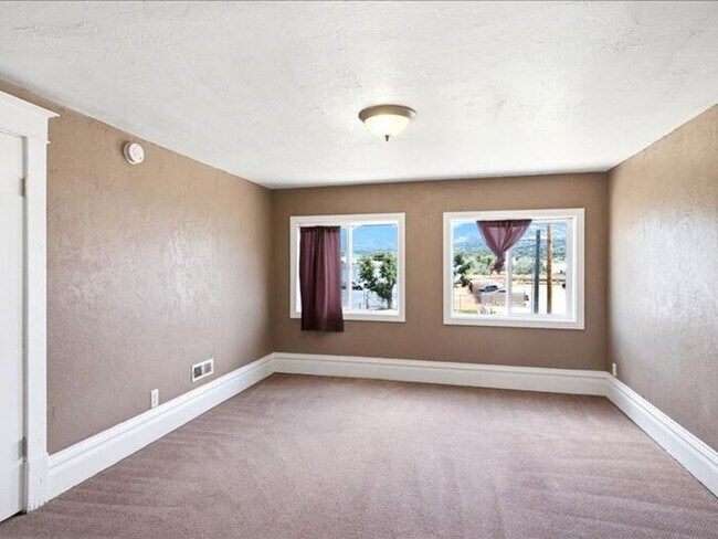 Building Photo - North Salt Lake 4 bed 3 bath home