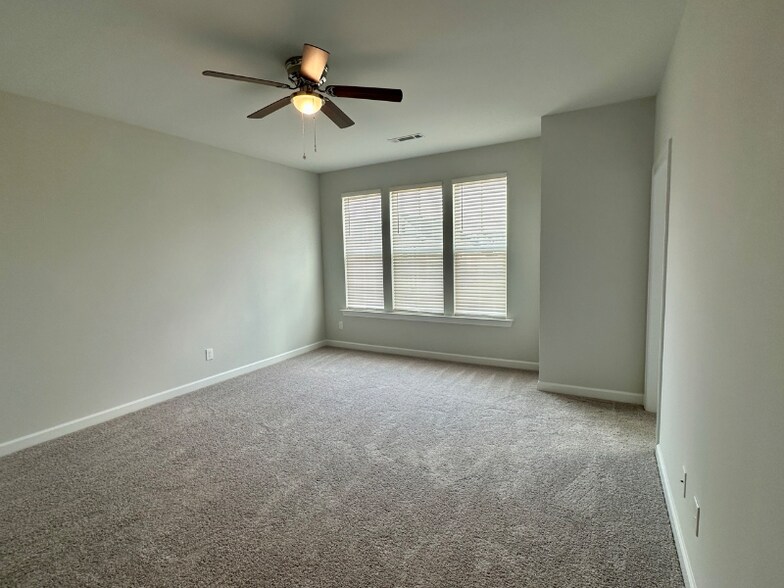 Building Photo - 27 Pansy Pk
