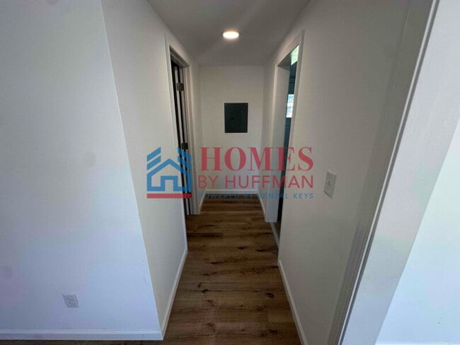 Building Photo - Two Bedroom House | Completely Updated | Move In Special