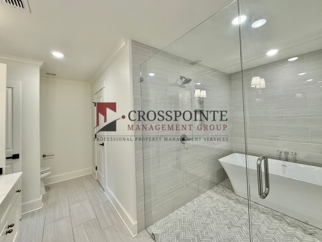 Building Photo - Beautiful 3 Bedroom 2 Bathroom Home in Winona! Tour Today!
