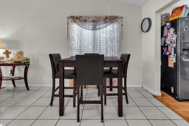 Building Photo - 11322 Oakwood Dr