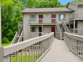 Building Photo - 9151 S Pointe Retreat Dr