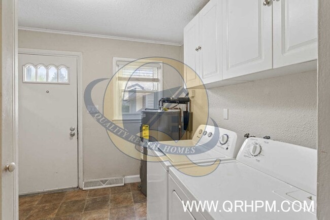 Building Photo - Lake Fenton Schools!