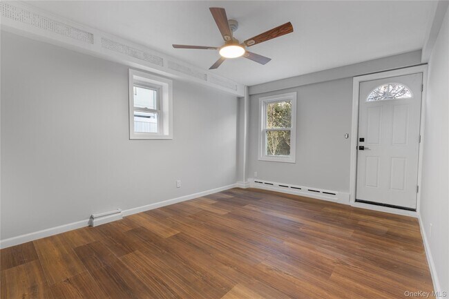 Building Photo - 840 E Broadway