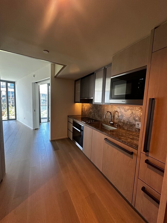 Building Photo - 1000 Auahi St