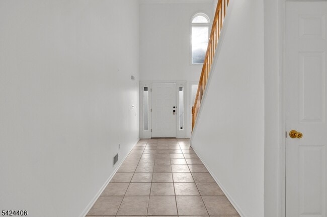 Building Photo - 48 Edgefield Dr