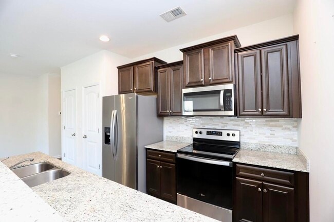 Building Photo - 2943 Old Field Rd