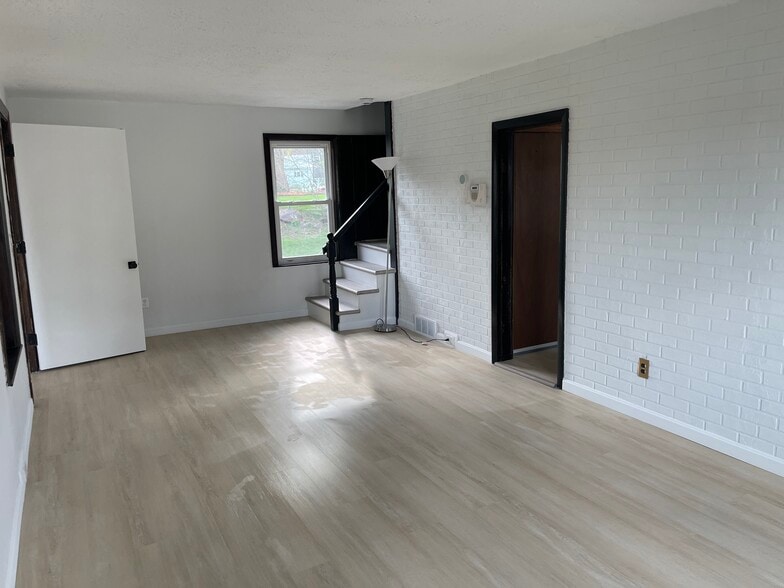 Building Photo - 8 Dalton St