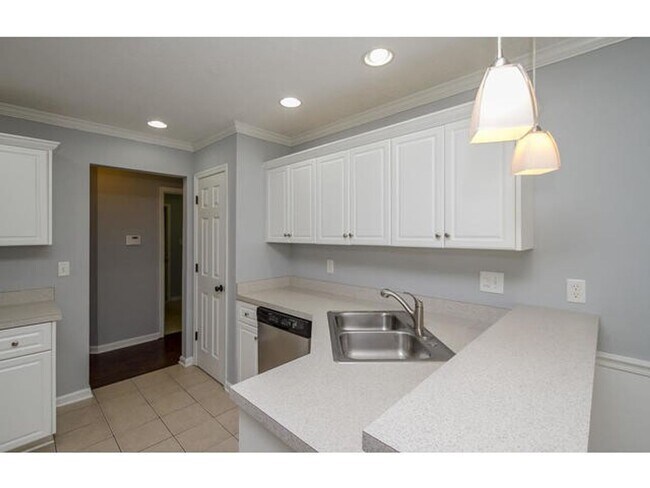 Building Photo - 7641 Pleasantville Way