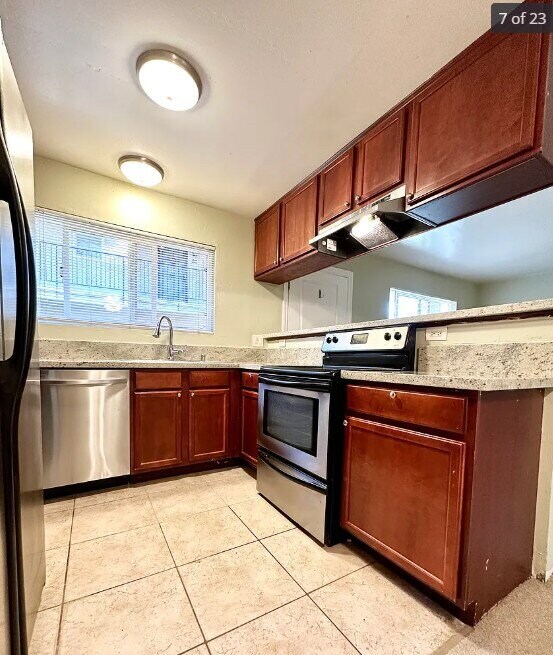 Building Photo - 2 bed 1 bath Beautiful 1st floor unit