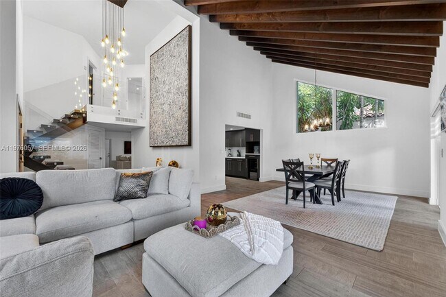 Building Photo - 3231 Salzedo St