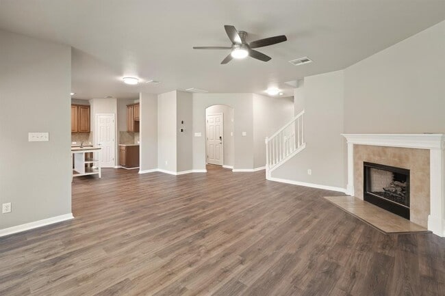 Building Photo - 1121 Boxwood Loop