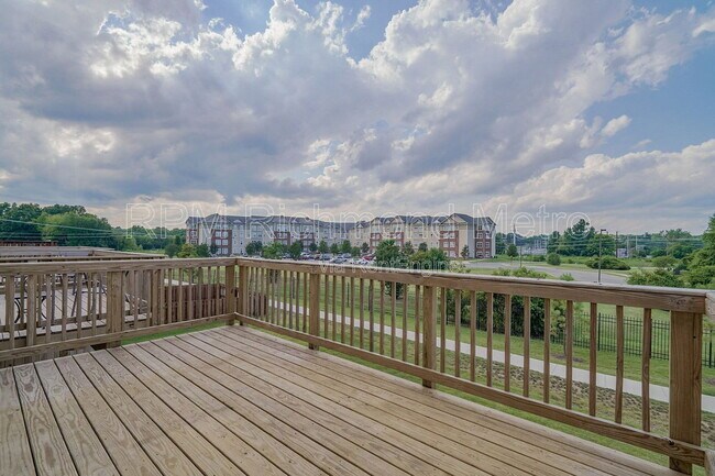 Building Photo - 1413 Kerr Dr