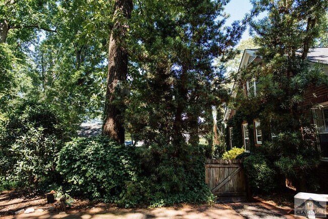 Building Photo - 285 Hampton Ct