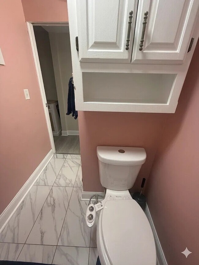 Building Photo - 1812 W Erie St