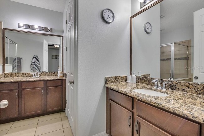 Building Photo - 2450 Chateau Lp