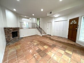 Building Photo - 7100 Balboa Blvd