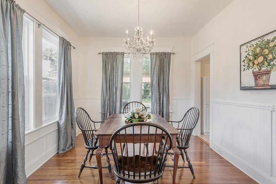 Dining room - 407 W Park Ave
