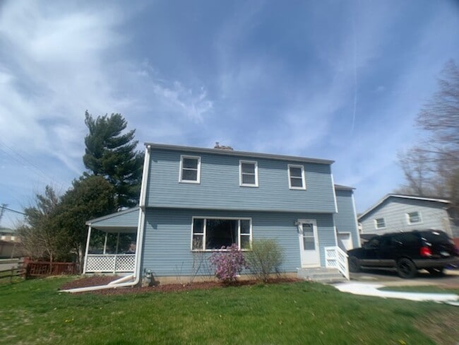 Building Photo - Huge yard! Updated appliances and more!