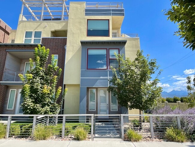 Building Photo - Gorgeous Townhome in South Jordan!