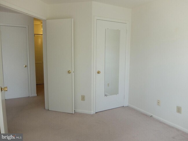 Building Photo - 309 Trinity Ct