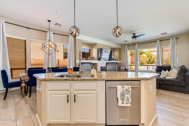 Building Photo - 7484 E Buteo Dr