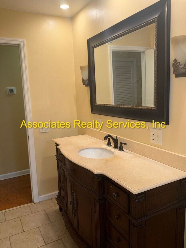 Building Photo - COMING SOON!!! Beautiful 4bed/3bath Corner Lot in Suburban Heights