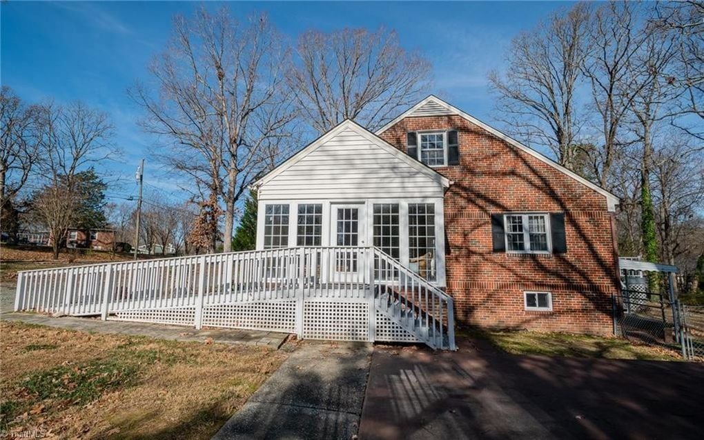 Building Photo - 208 Tremont Dr