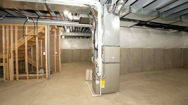 Building Photo - 1717 Longhill Dr