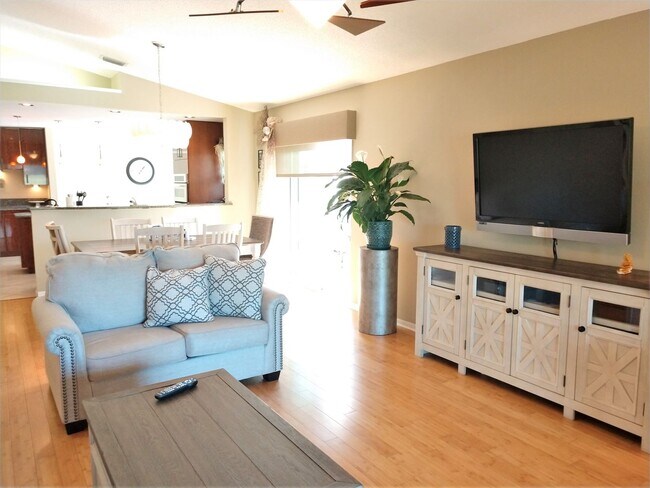Building Photo - 540 Clubside Cir