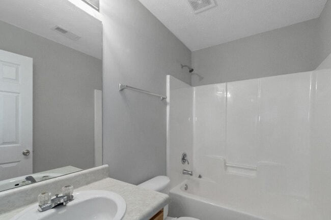 Building Photo - Impressive 3 Bed, 2.5 Bath Home