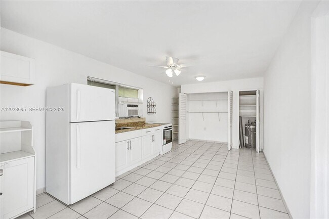 Building Photo - 877 W 33rd St