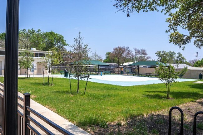 Building Photo - 304 Stubblefield Ln