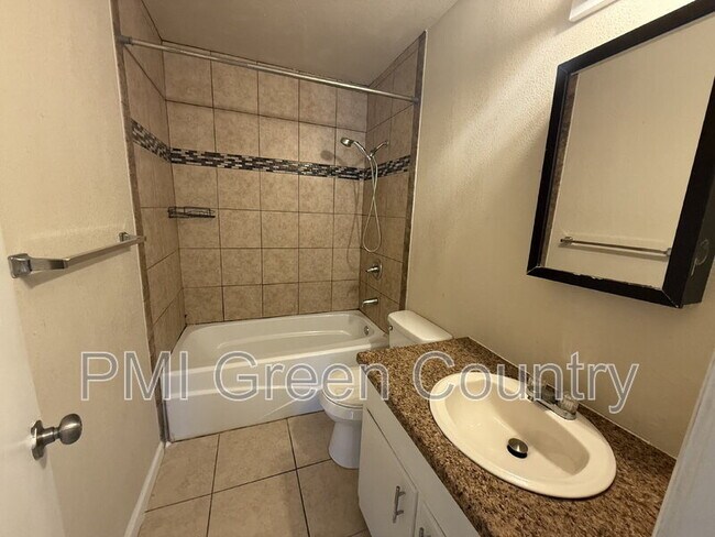 Building Photo - 334 W 63rd Pl N