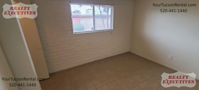 Building Photo - Country Club & Fort Lowell area - 2 Beds 1...