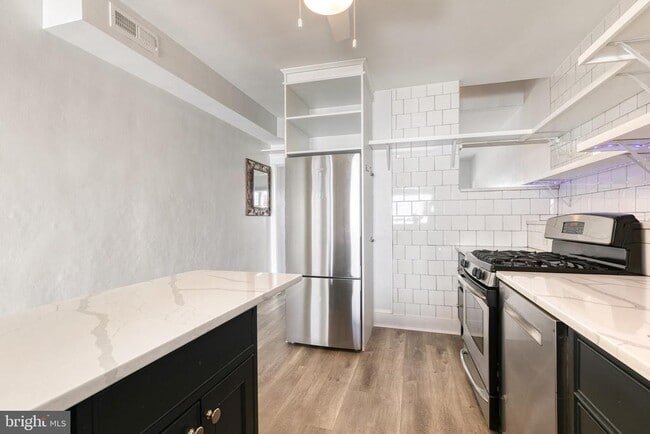 Building Photo - 860 W 33rd St