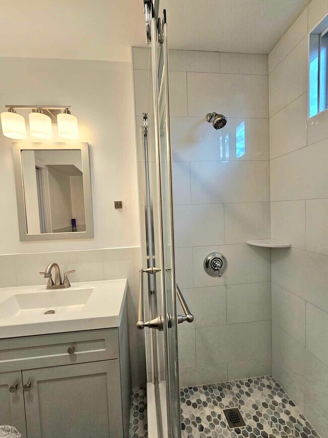 Building Photo - 10 Alton Rd