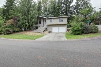 Building Photo - Great 4BR 2.5BA Split Entry Home in Quiet Forest Park Neighborhood