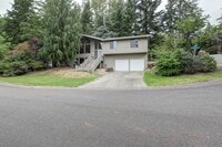 Building Photo - Great 4BR 2.5BA Split Entry Home in Quiet Forest Park Neighborhood