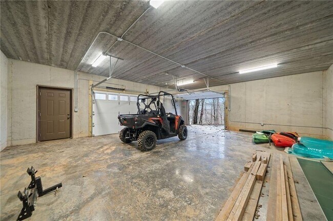 Building Photo - 5281 Laurel Ln