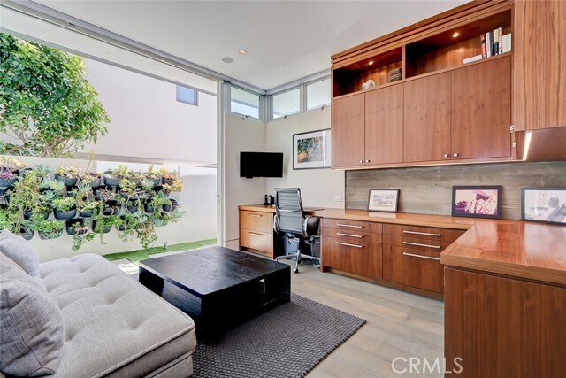 Building Photo - 3208 Ocean Dr