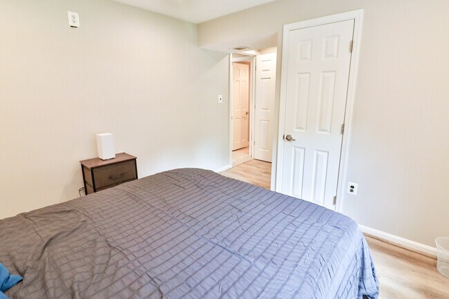 Building Photo - 9633 Cinnamon Creek Dr