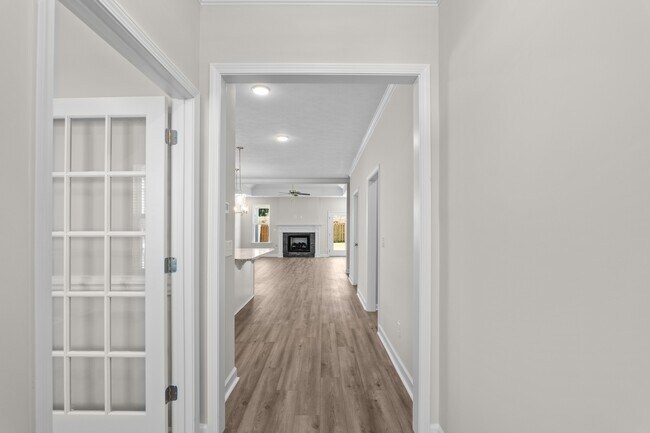 Building Photo - 8132-8132 Snelling Dr