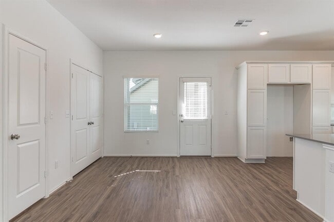 Building Photo - 101 Rioja