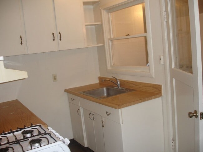 Building Photo - 5773-B Stratton Ln