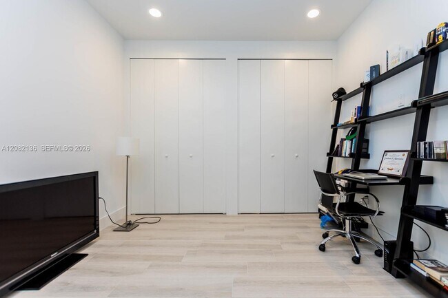 Building Photo - 2875 SW 33rd Ct