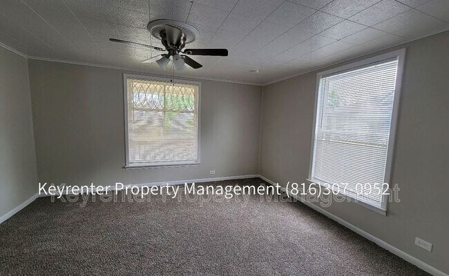 Building Photo - 142 N Bellaire Ave