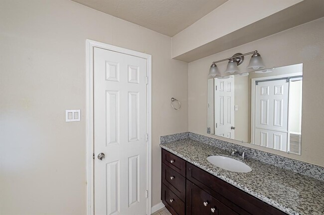 Building Photo - 15702 Pagehurst Dr