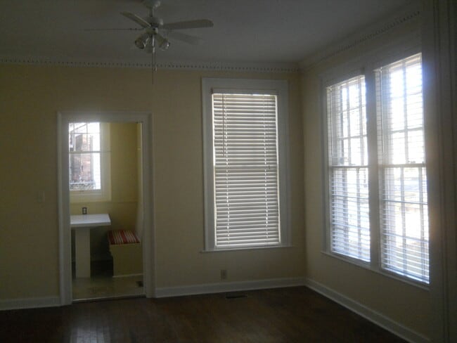 Building Photo - Great home near VSU!